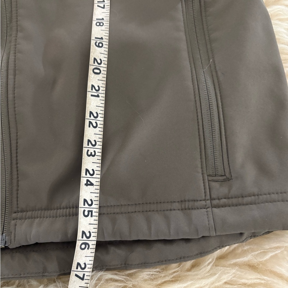 Ariat Light Brown Softshell Water and Wind Resistant Performance Jacket - Picture 4 of 9